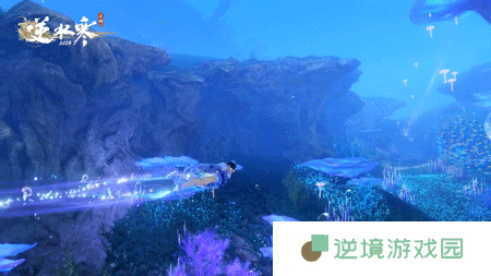 《逆水寒手游》全新轻功套装汐影外观一览